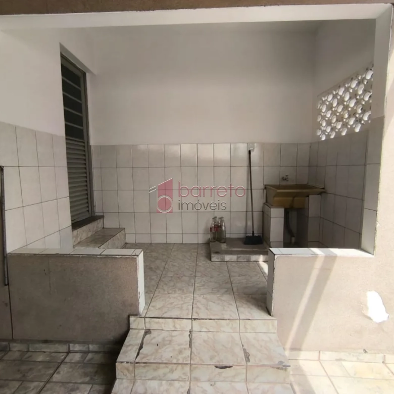 IMÓVEL COM 04 CASAS E UM SALÃO COMERCIAL À VENDA NA VILA JUNDIAINÓPOLIS – JUNDIAÍ/SP