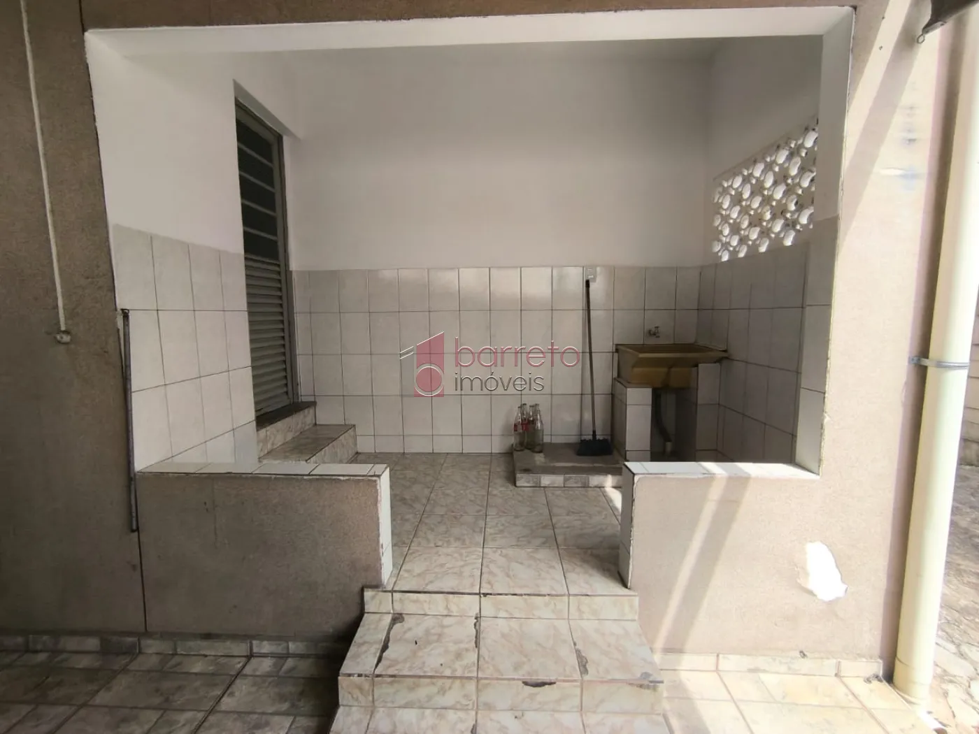 IMÓVEL COM 04 CASAS E UM SALÃO COMERCIAL À VENDA NA VILA JUNDIAINÓPOLIS – JUNDIAÍ/SP