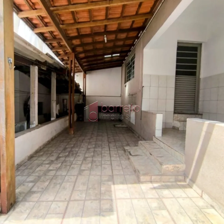 IMÓVEL COM 04 CASAS E UM SALÃO COMERCIAL À VENDA NA VILA JUNDIAINÓPOLIS – JUNDIAÍ/SP