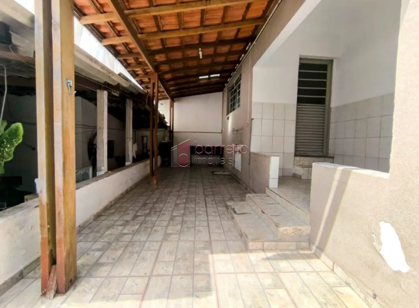 IMÓVEL COM 04 CASAS E UM SALÃO COMERCIAL À VENDA NA VILA JUNDIAINÓPOLIS – JUNDIAÍ/SP