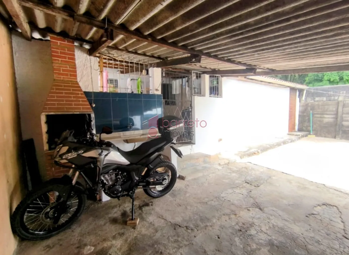 IMÓVEL COM 04 CASAS E UM SALÃO COMERCIAL À VENDA NA VILA JUNDIAINÓPOLIS – JUNDIAÍ/SP
