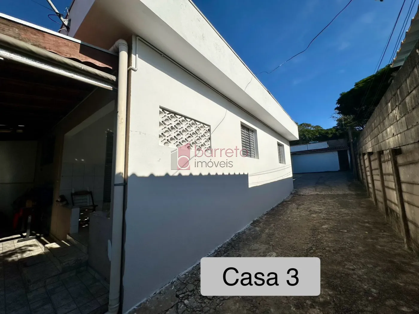 IMÓVEL COM 04 CASAS E UM SALÃO COMERCIAL À VENDA NA VILA JUNDIAINÓPOLIS – JUNDIAÍ/SP