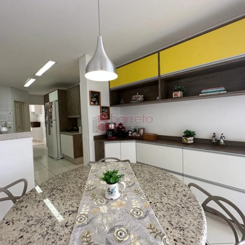 SOBRADO COM 05 QUARTOS À VENDA NO CONDOMÍNIO QUINTA DA MALOTA II EM JUNDIAÍ/SP