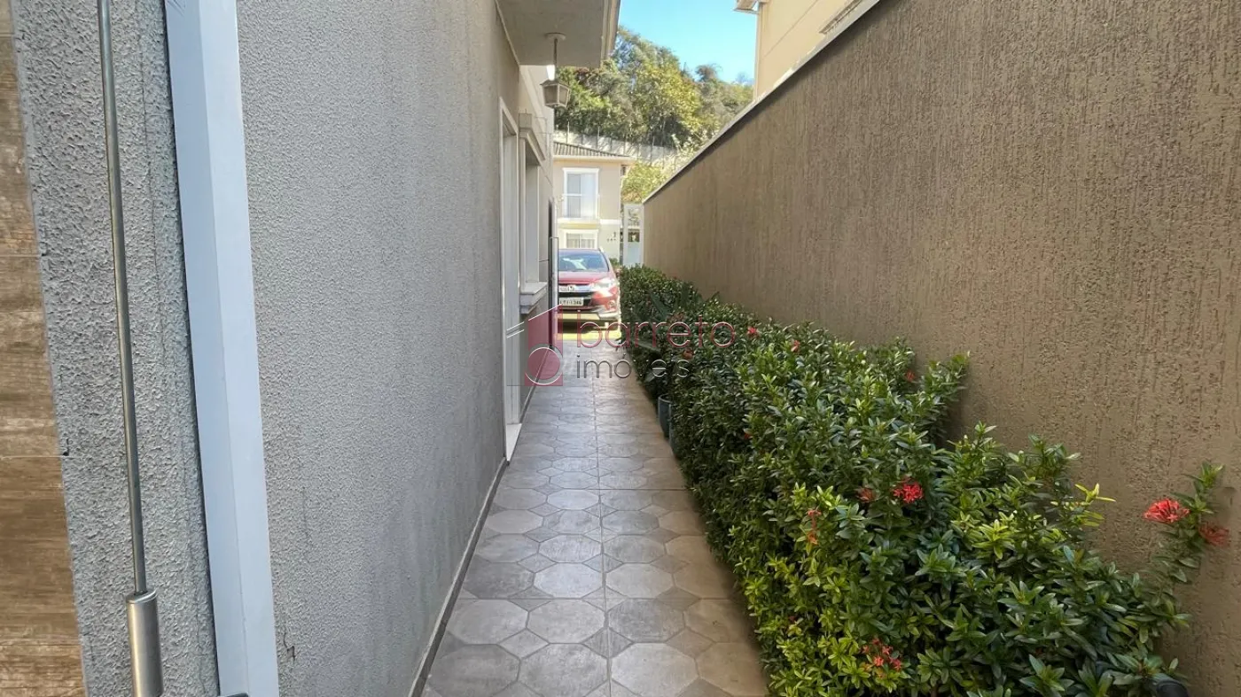 CASA COM CORREDOR À VENDA NO CONDOMÍNIO VINTAGE NO BAIRRO ENGORDADOURO EM JUNDIAÍ/SP
