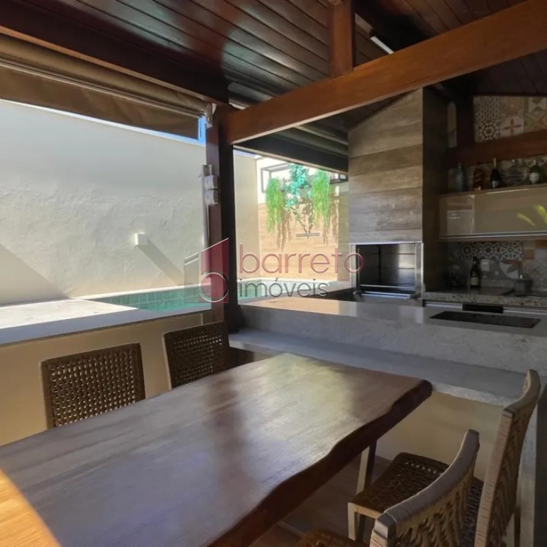 CASA COM CORREDOR À VENDA NO CONDOMÍNIO VINTAGE NO BAIRRO ENGORDADOURO EM JUNDIAÍ/SP