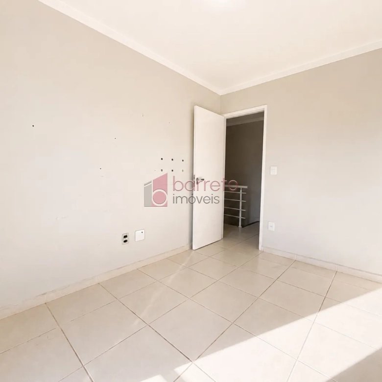 SOBRADO À VENDA – 03 QUARTOS – RESIDENCIAL THINA – JUNDIAÍ/SP
