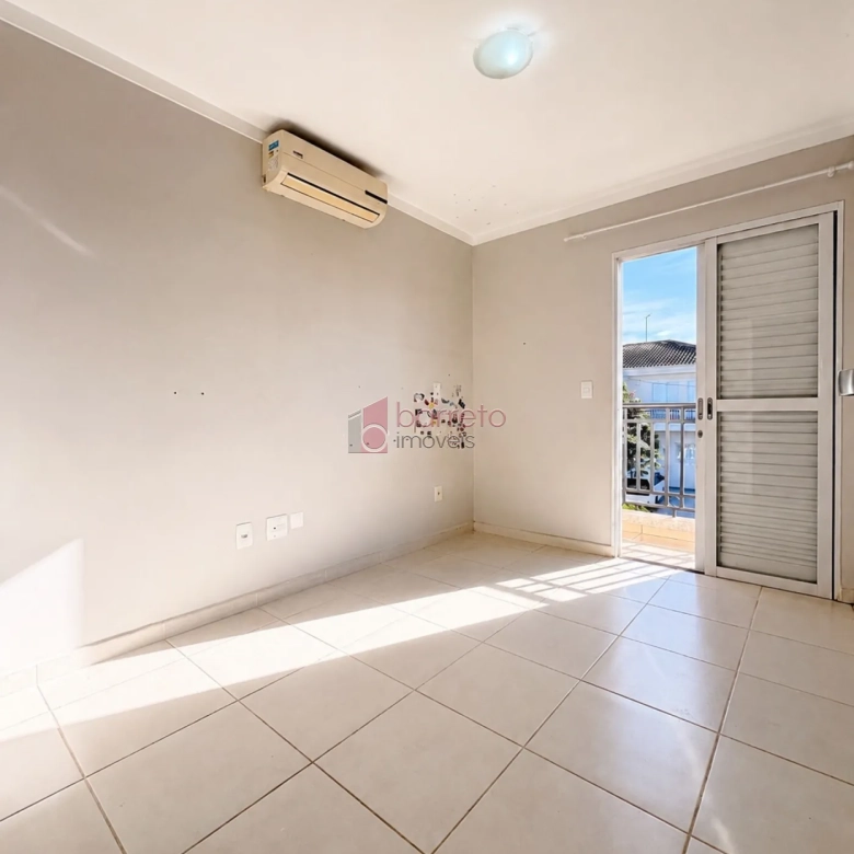 SOBRADO À VENDA – 03 QUARTOS – RESIDENCIAL THINA – JUNDIAÍ/SP