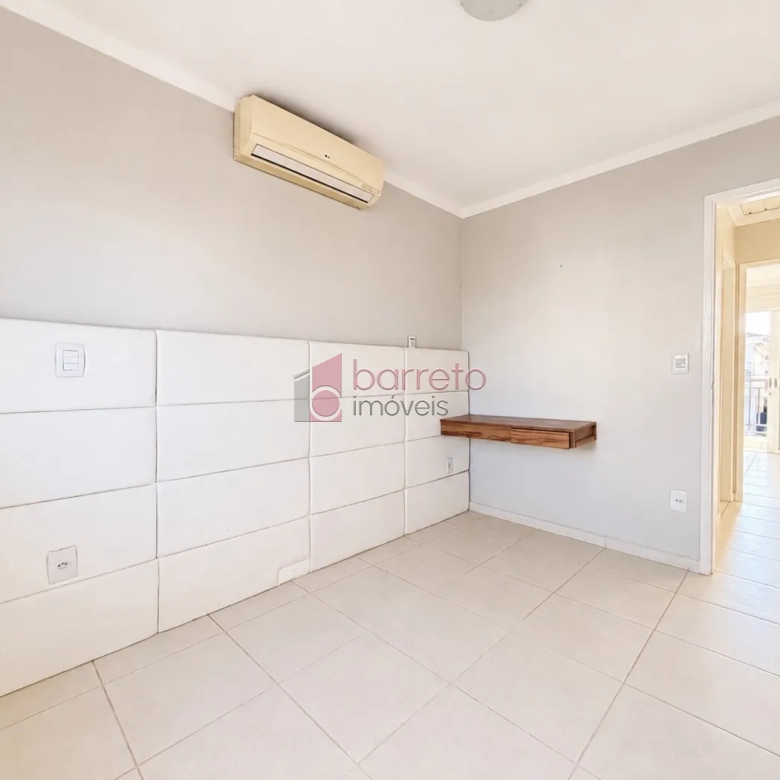 SOBRADO À VENDA – 03 QUARTOS – RESIDENCIAL THINA – JUNDIAÍ/SP