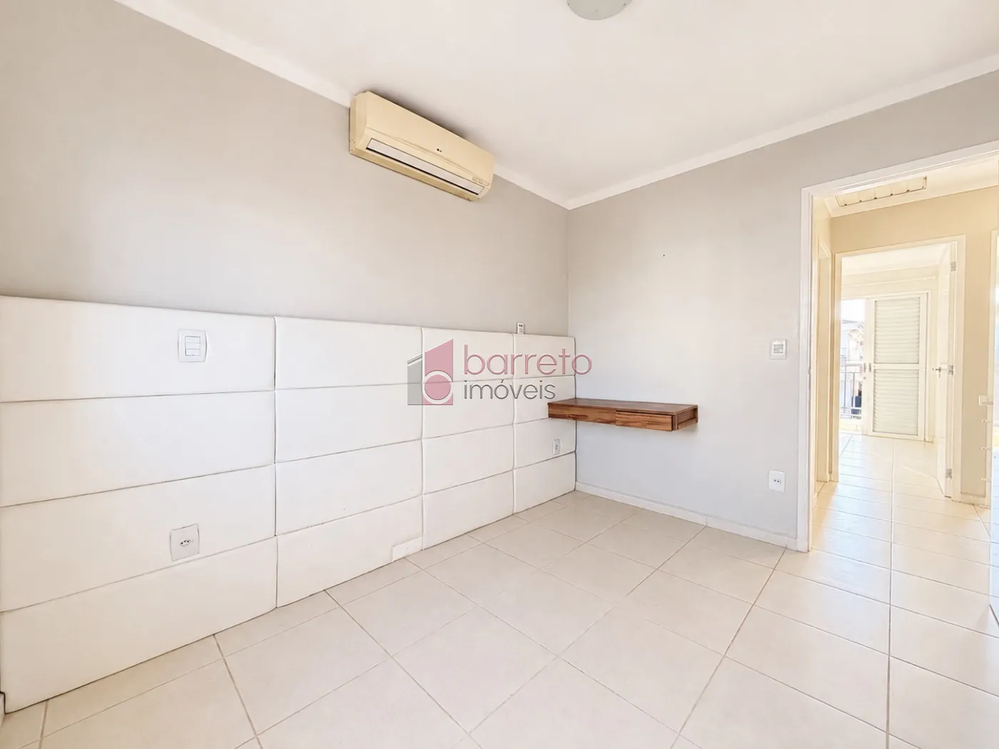 SOBRADO À VENDA – 03 QUARTOS – RESIDENCIAL THINA – JUNDIAÍ/SP