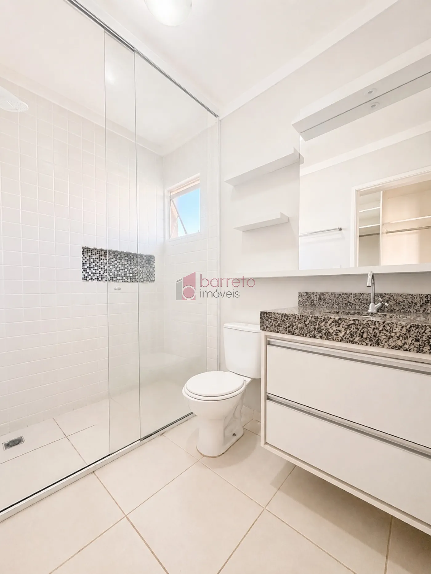 SOBRADO À VENDA – 03 QUARTOS – RESIDENCIAL THINA – JUNDIAÍ/SP