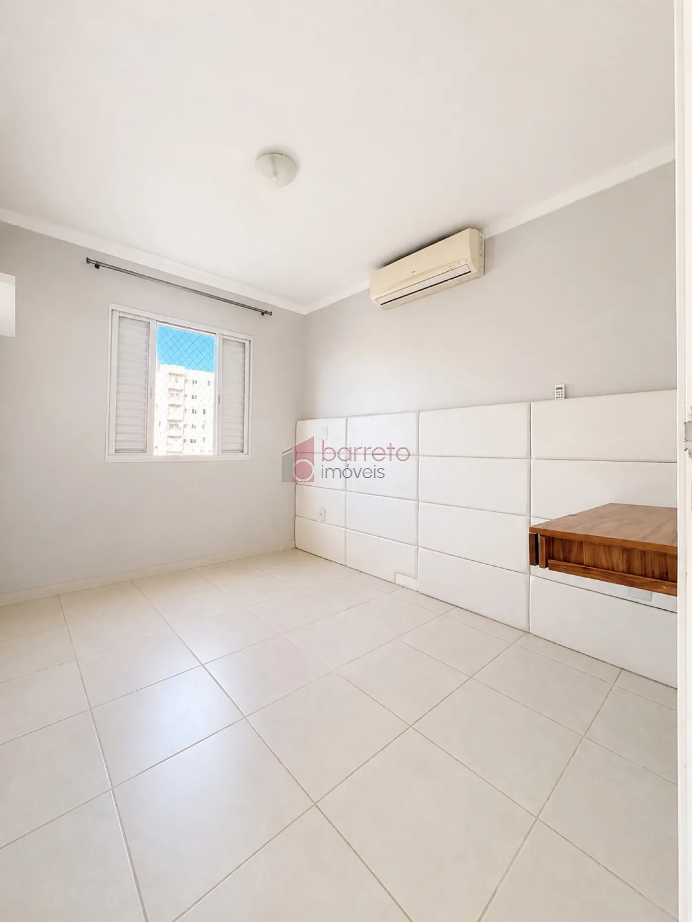 SOBRADO À VENDA – 03 QUARTOS – RESIDENCIAL THINA – JUNDIAÍ/SP
