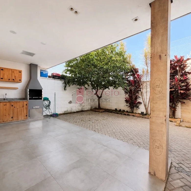 SOBRADO À VENDA – 03 QUARTOS – RESIDENCIAL THINA – JUNDIAÍ/SP