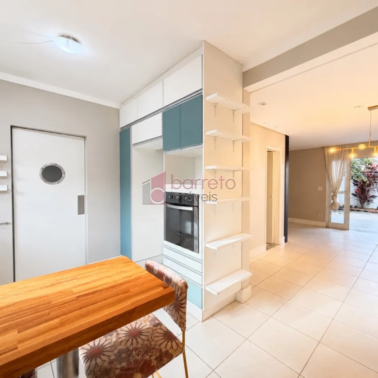 SOBRADO À VENDA – 03 QUARTOS – RESIDENCIAL THINA – JUNDIAÍ/SP