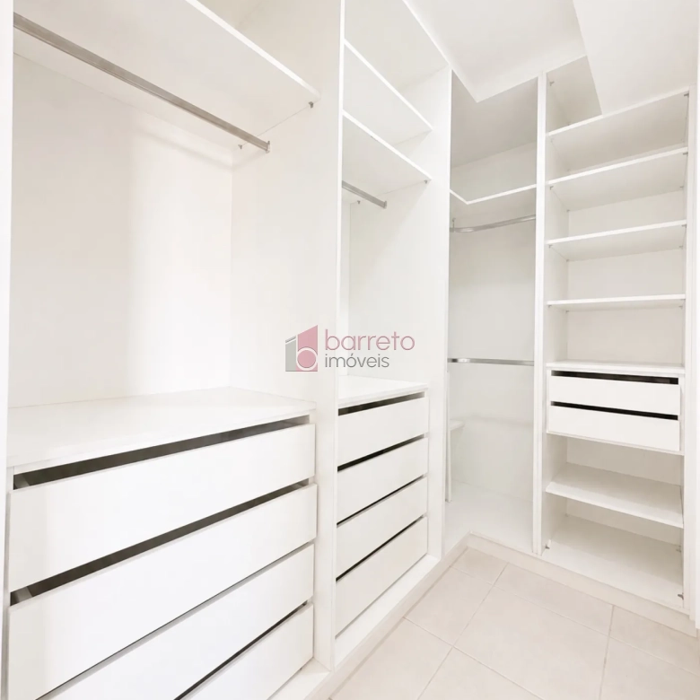 SOBRADO À VENDA – 03 QUARTOS – RESIDENCIAL THINA – JUNDIAÍ/SP