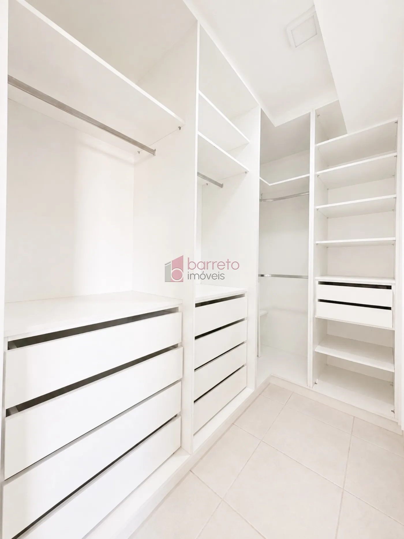 SOBRADO À VENDA – 03 QUARTOS – RESIDENCIAL THINA – JUNDIAÍ/SP