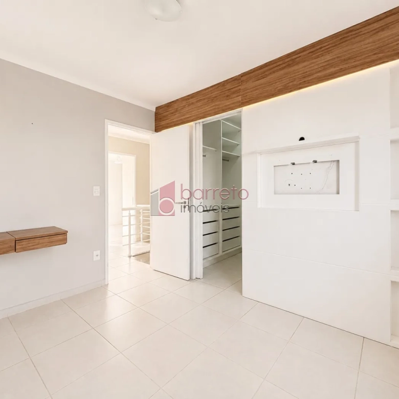 SOBRADO À VENDA – 03 QUARTOS – RESIDENCIAL THINA – JUNDIAÍ/SP