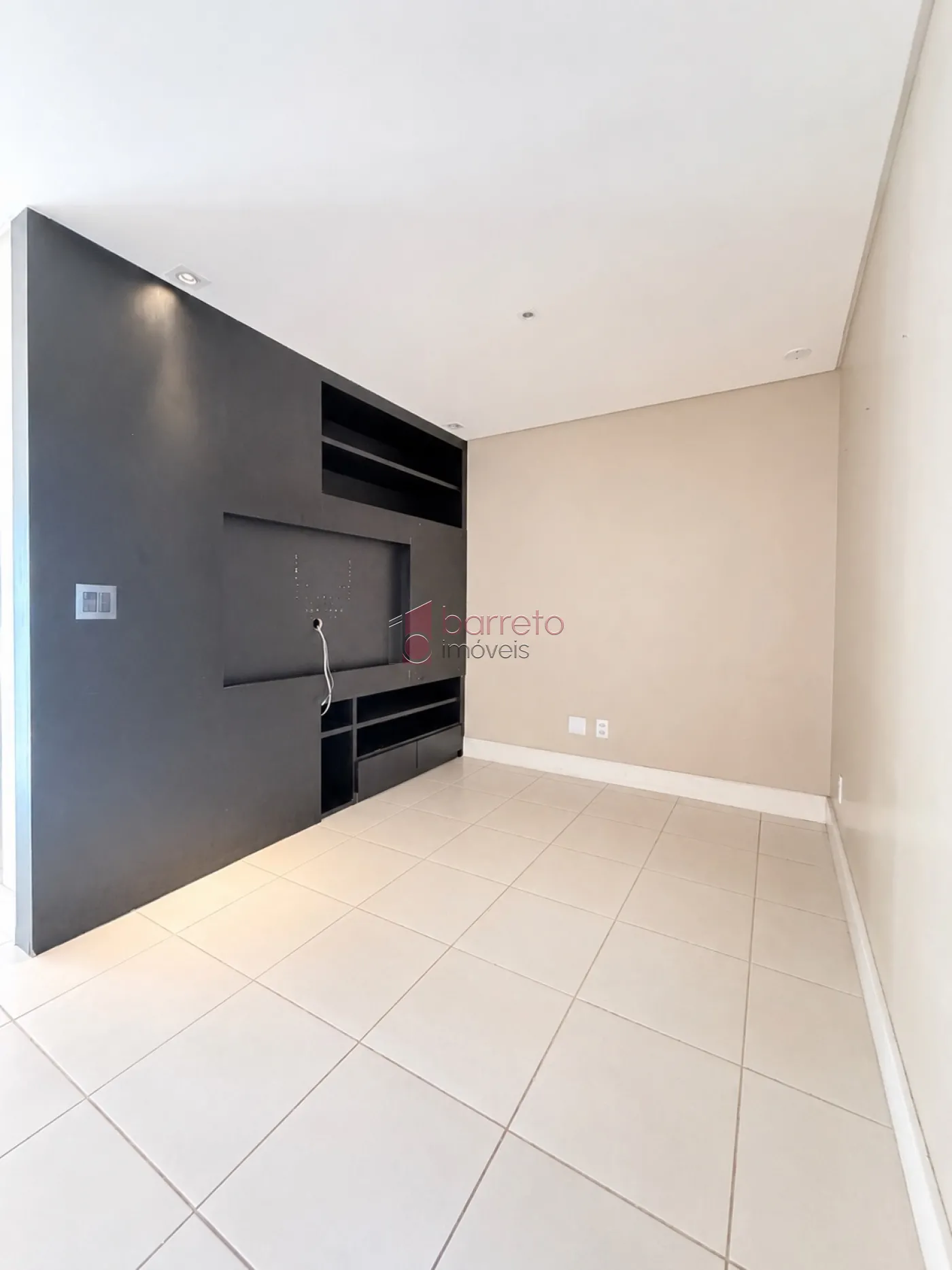 SOBRADO À VENDA – 03 QUARTOS – RESIDENCIAL THINA – JUNDIAÍ/SP