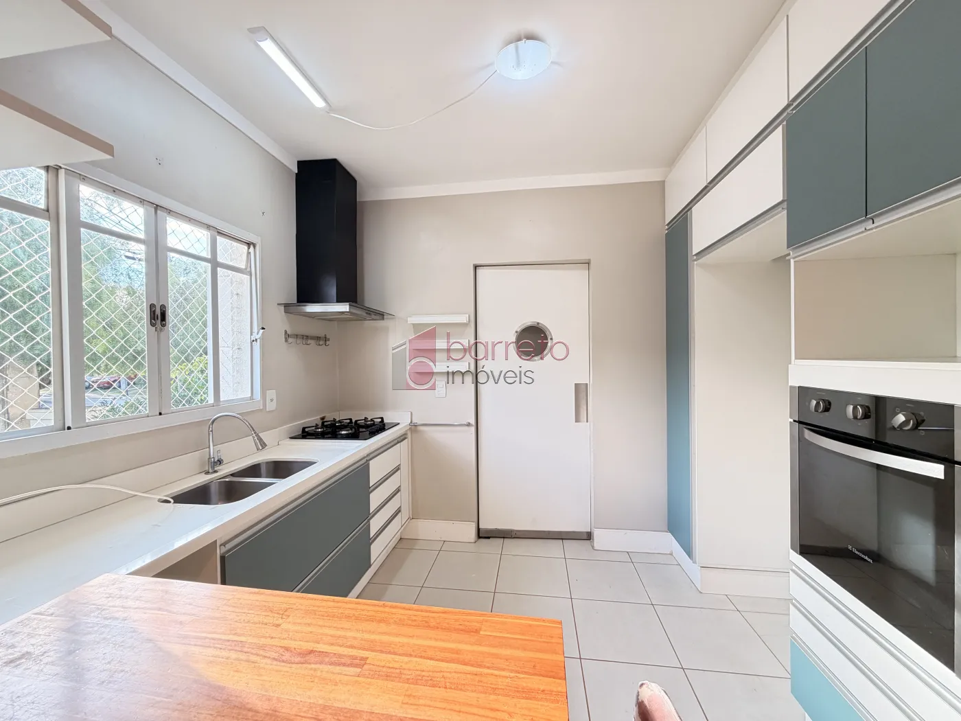 SOBRADO À VENDA – 03 QUARTOS – RESIDENCIAL THINA – JUNDIAÍ/SP