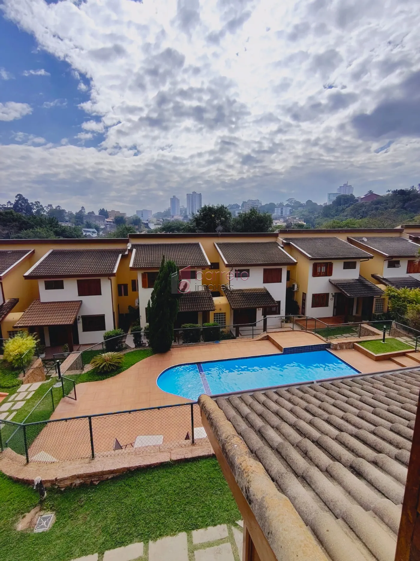 CASA À VENDA NO CONDOMÍNIO DAS ACÁCIAS NO JARDIM PAULISTA – JUNDIAI/SP