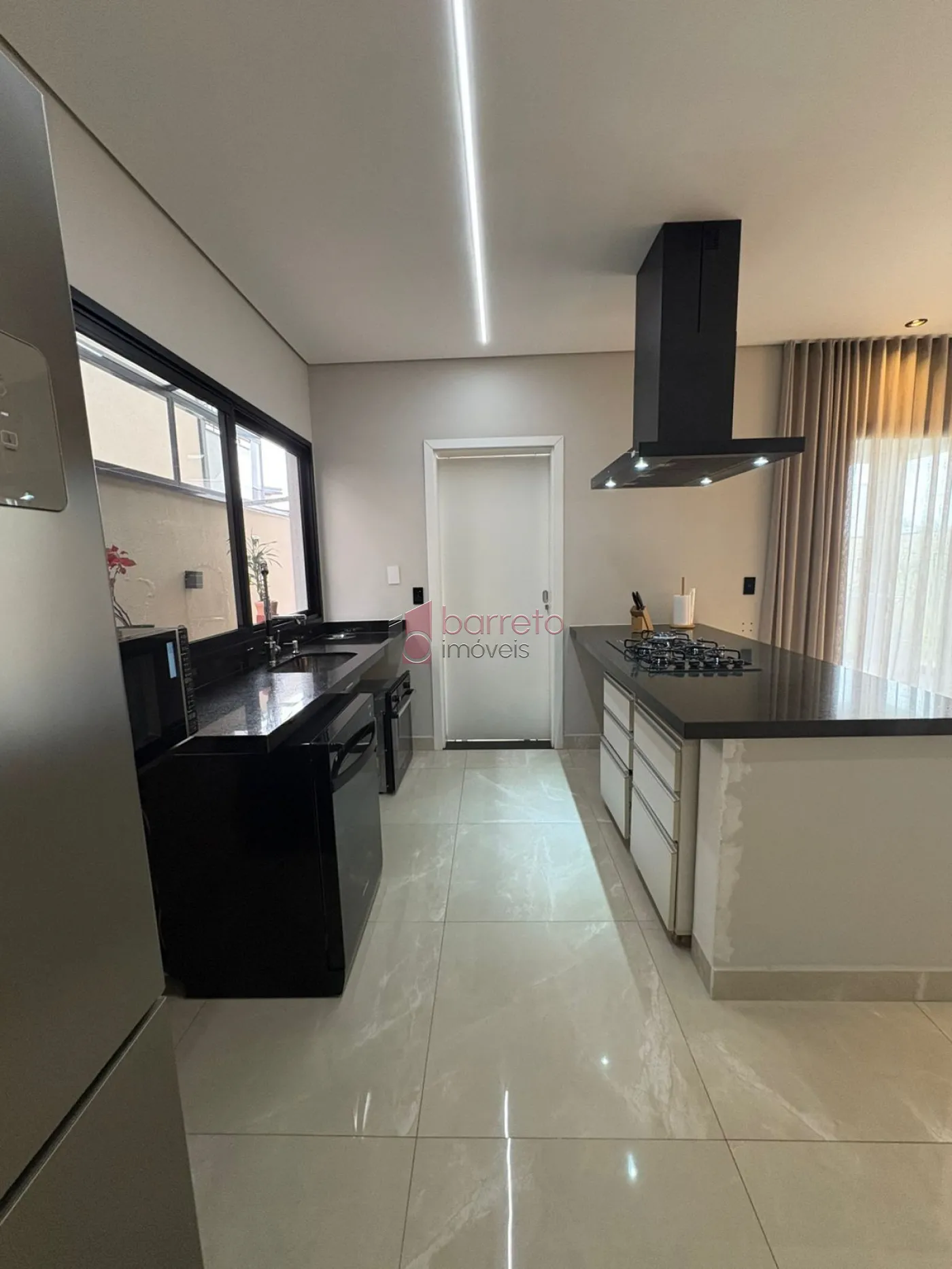 CASA SOBRADO COM 03 SUÍTES À VENDA NO CONDOMÍNIO BRISAS DO LAGO – JUNDIAÍ/SP