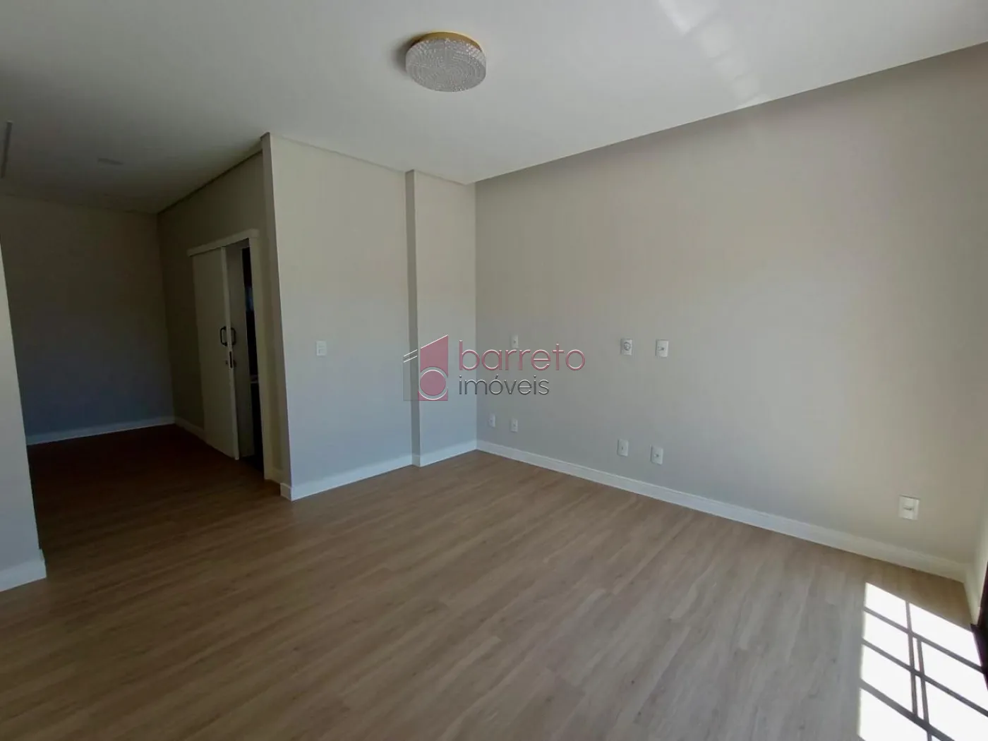 CASA À VENDA NO CONDOMÍNIO PARQUE DAS CAMÉLIAS – MEDEIROS – JUNDIAÍ/SP