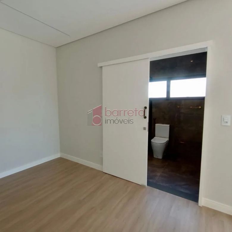CASA À VENDA NO CONDOMÍNIO PARQUE DAS CAMÉLIAS – MEDEIROS – JUNDIAÍ/SP