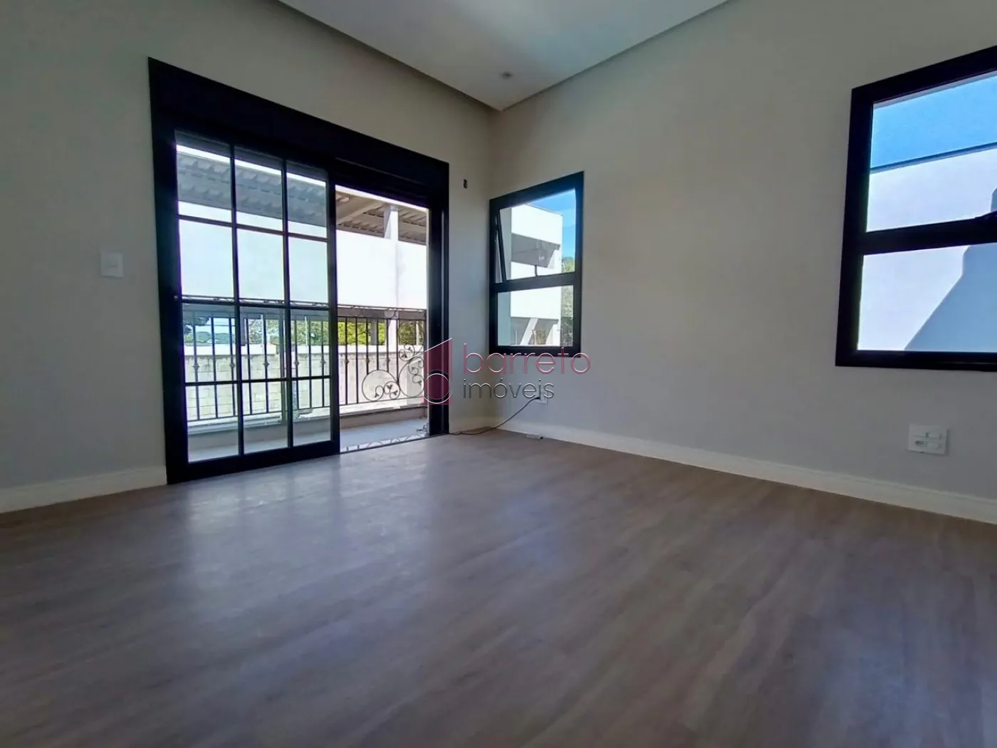 CASA À VENDA NO CONDOMÍNIO PARQUE DAS CAMÉLIAS – MEDEIROS – JUNDIAÍ/SP