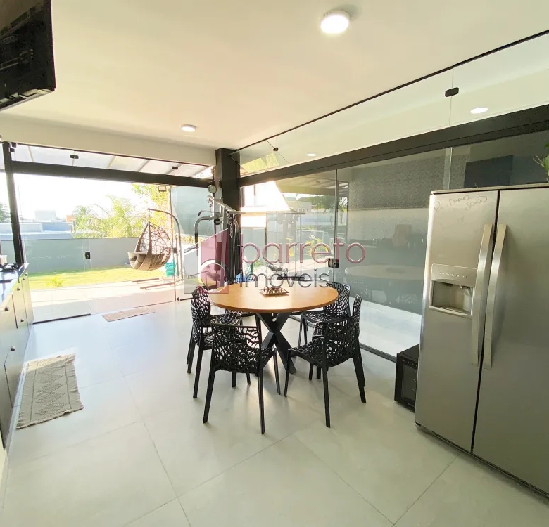 CASA TÉRREA À VENDA – 03 QUARTOS – CONDOMÍNIO RESERVA DA SERRA – JUNDIAÍ/SP