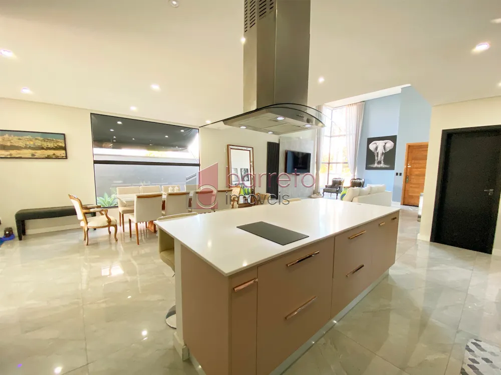 CASA TÉRREA À VENDA – 03 QUARTOS – CONDOMÍNIO RESERVA DA SERRA – JUNDIAÍ/SP
