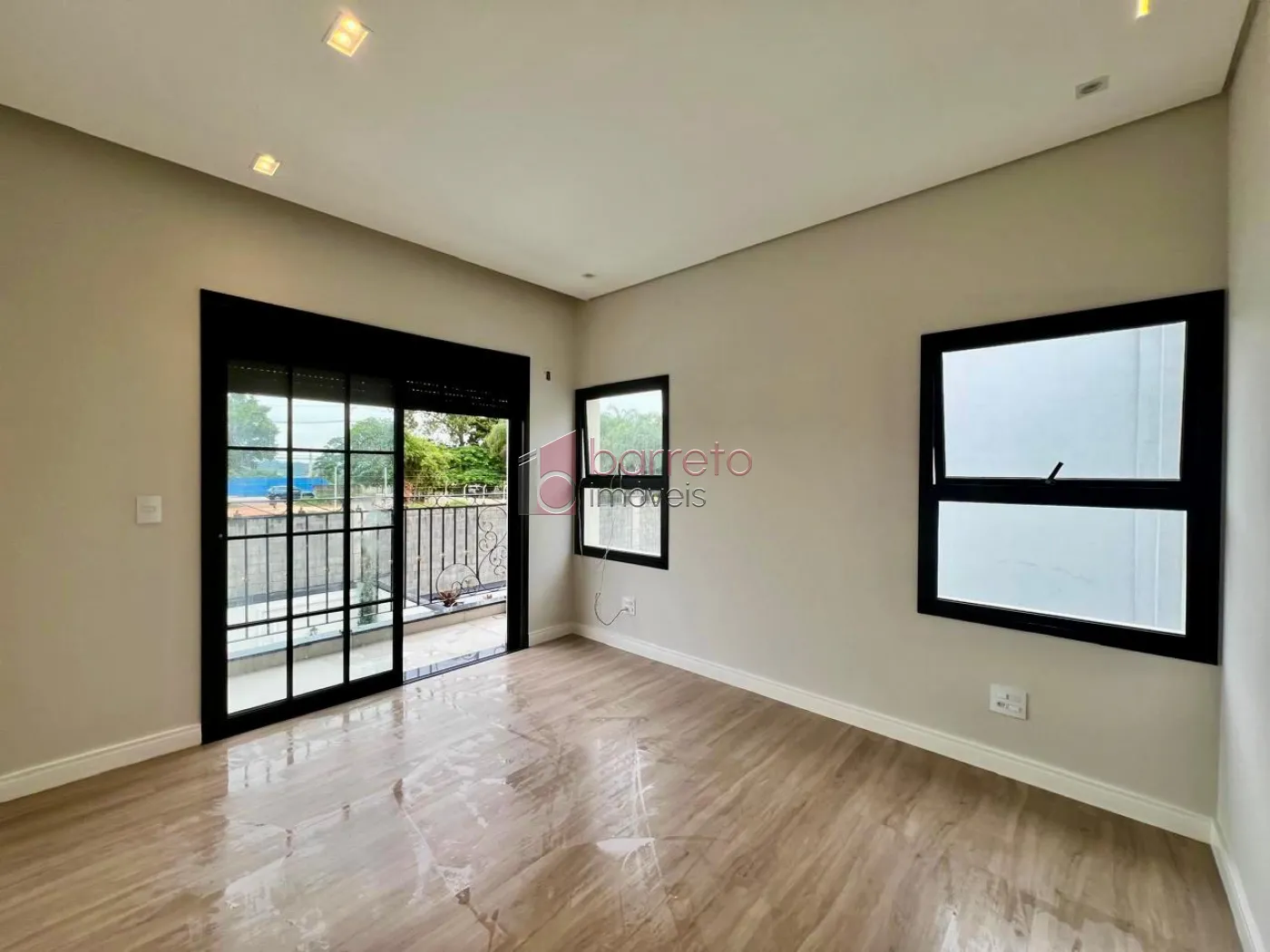 CASA À VENDA NO CONDOMÍNIO PARQUE DAS CAMÉLIAS – MEDEIROS – JUNDIAÍ/SP