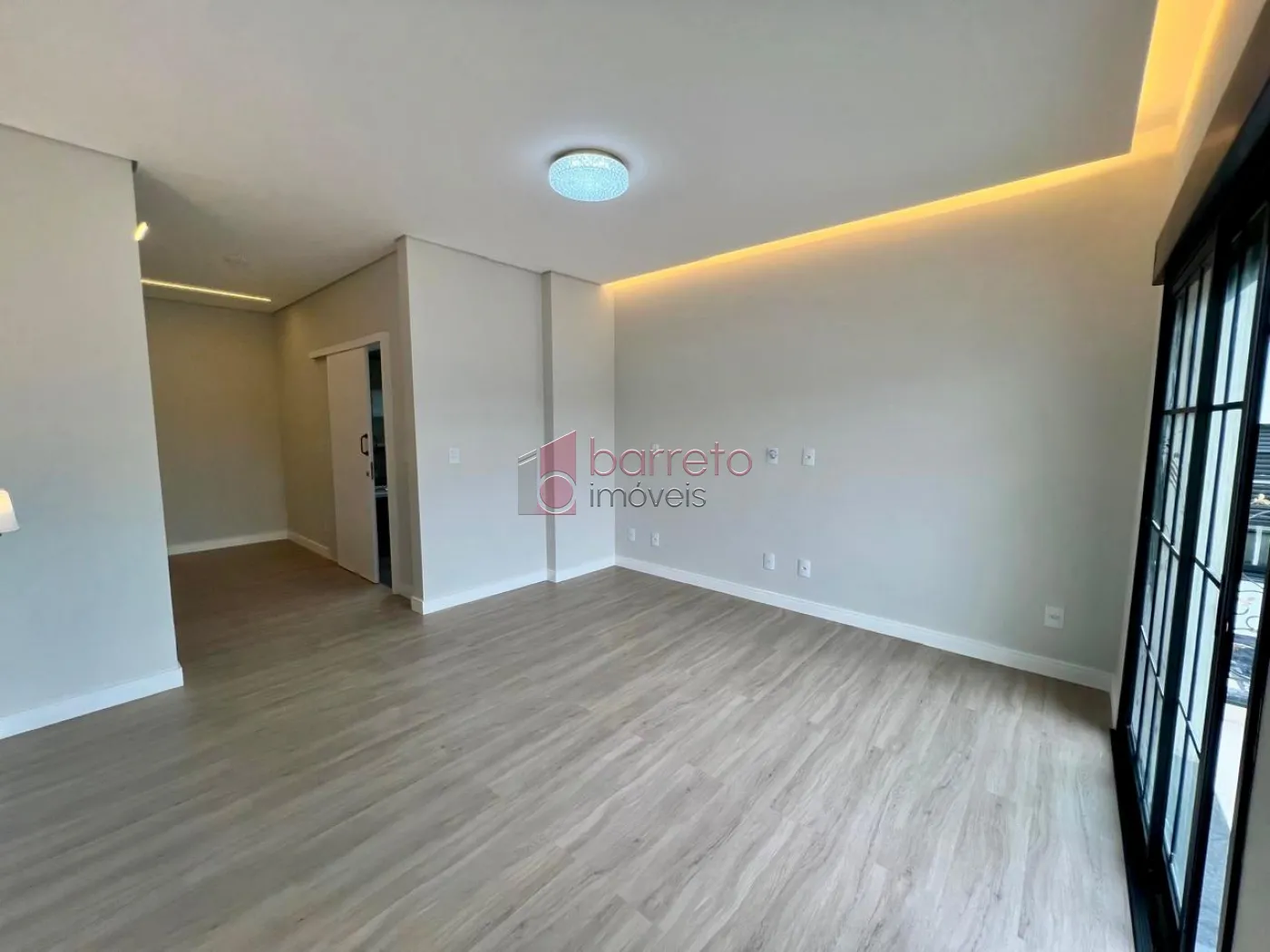 CASA À VENDA NO CONDOMÍNIO PARQUE DAS CAMÉLIAS – MEDEIROS – JUNDIAÍ/SP