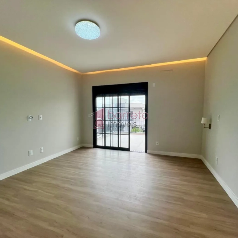 CASA À VENDA NO CONDOMÍNIO PARQUE DAS CAMÉLIAS – MEDEIROS – JUNDIAÍ/SP
