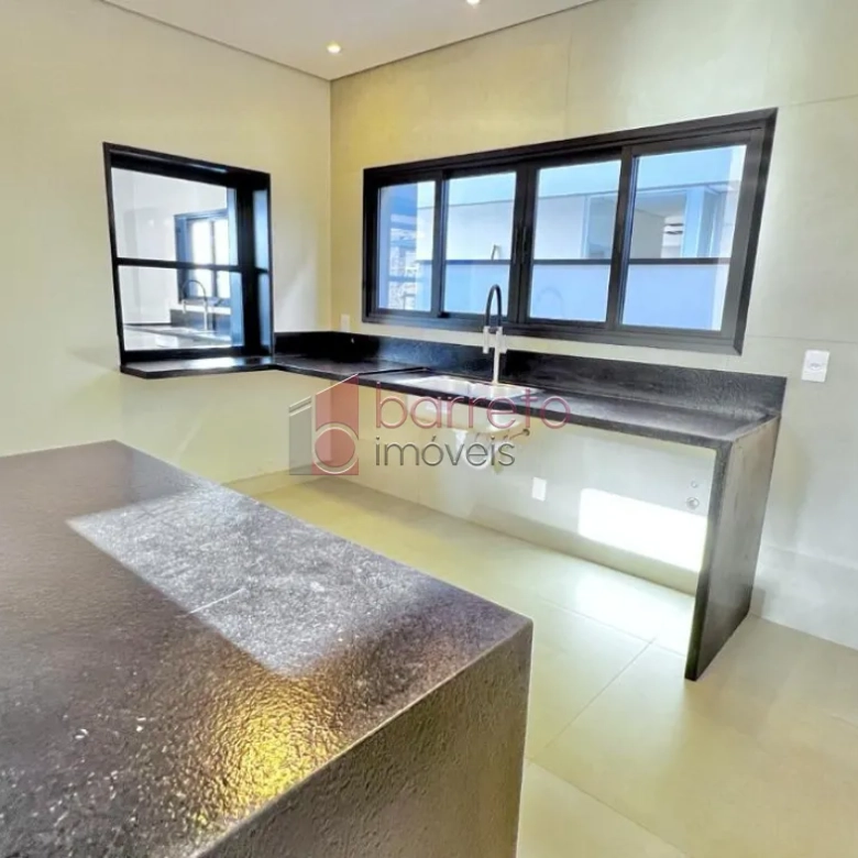CASA COM 04 SUÍTES À VENDA NO CONDOMÍNIO RESERVA DA SERRA – JUNDIAÍ/SP