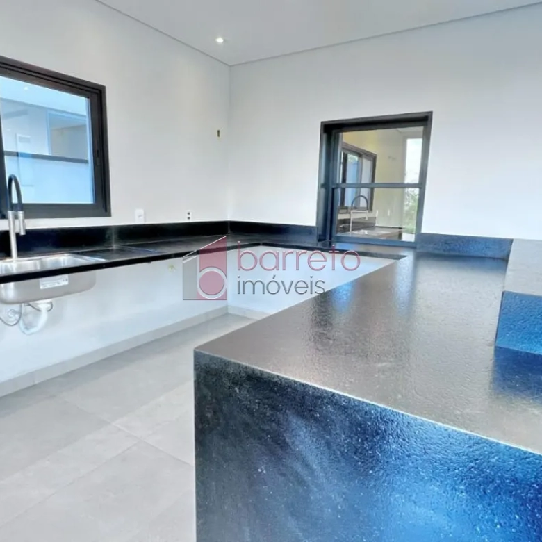 CASA COM 04 SUÍTES À VENDA NO CONDOMÍNIO RESERVA DA SERRA – JUNDIAÍ/SP