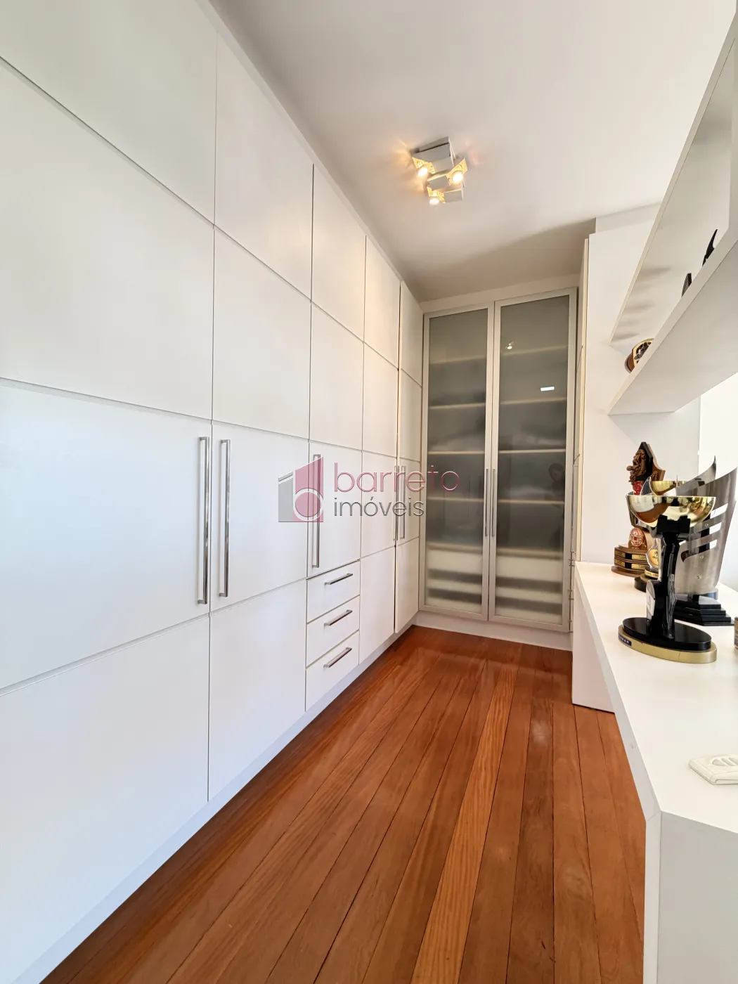 SOBRADO ALTO PADRÃO À VENDA COM 6 QUARTOS – CONDOMÍNIO PORTAL DO PARAÍSO II – JUNDIAÍ/SP