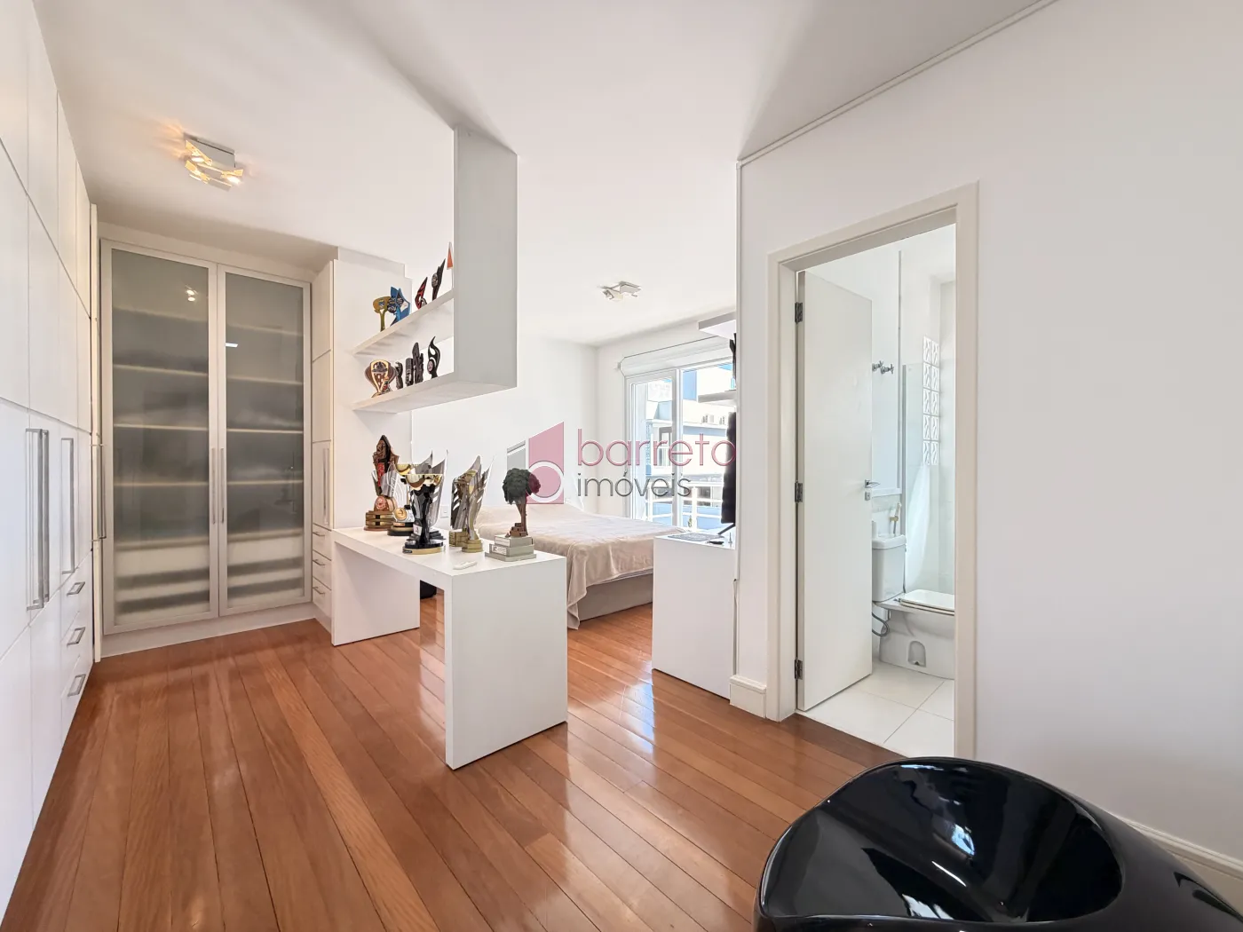 SOBRADO ALTO PADRÃO À VENDA COM 6 QUARTOS – CONDOMÍNIO PORTAL DO PARAÍSO II – JUNDIAÍ/SP