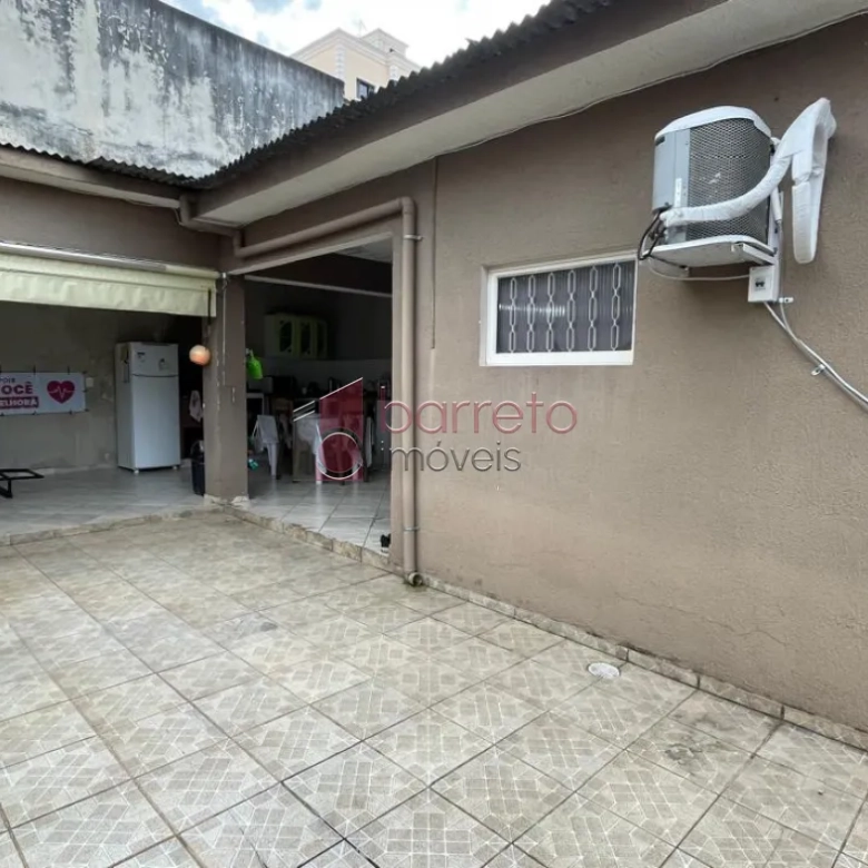 CASA COM EDÍCULA À VENDA NO BAIRRO ANHANGABAÚ EM JUNDIAÍ/SP