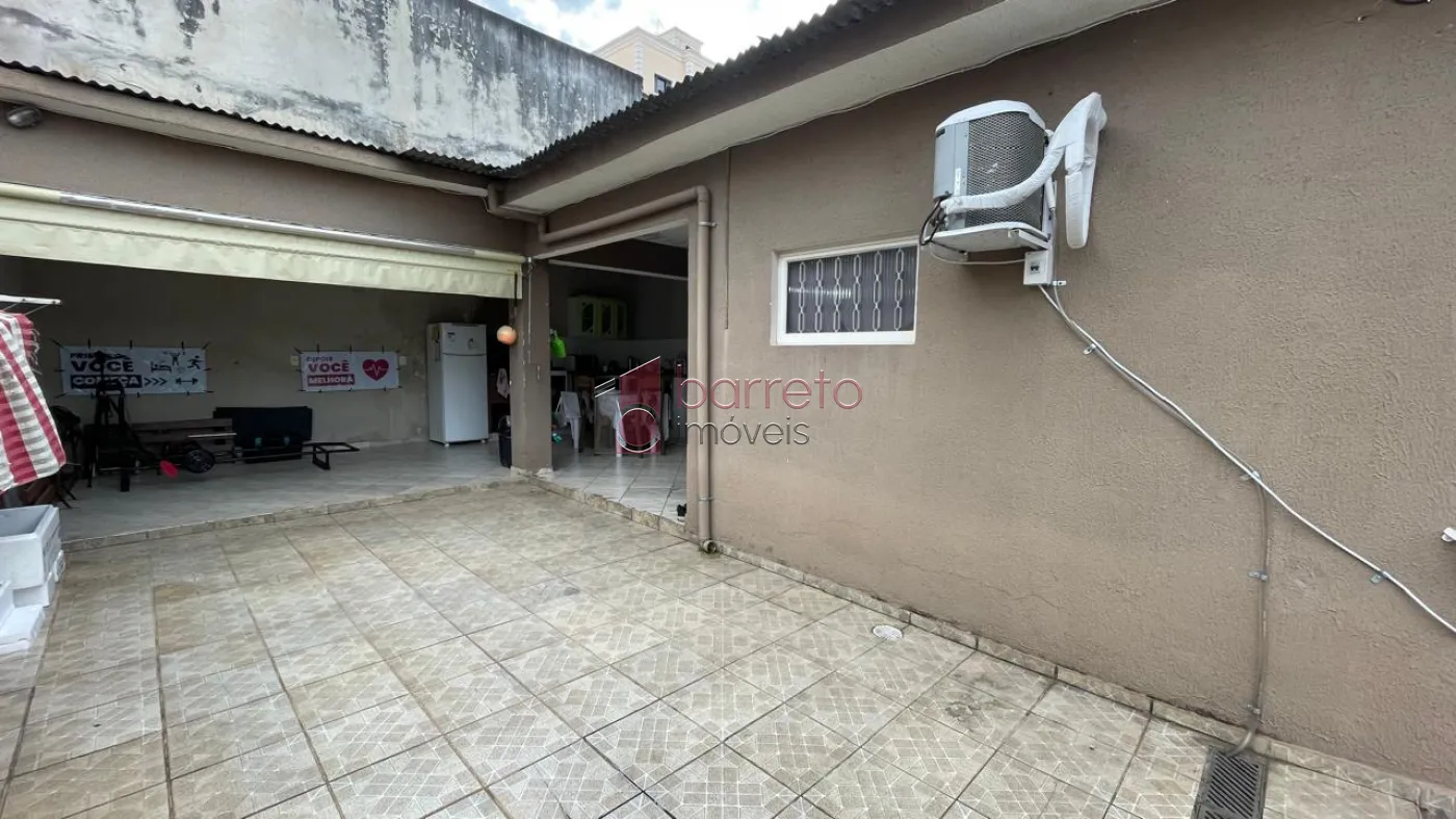 CASA COM EDÍCULA À VENDA NO BAIRRO ANHANGABAÚ EM JUNDIAÍ/SP