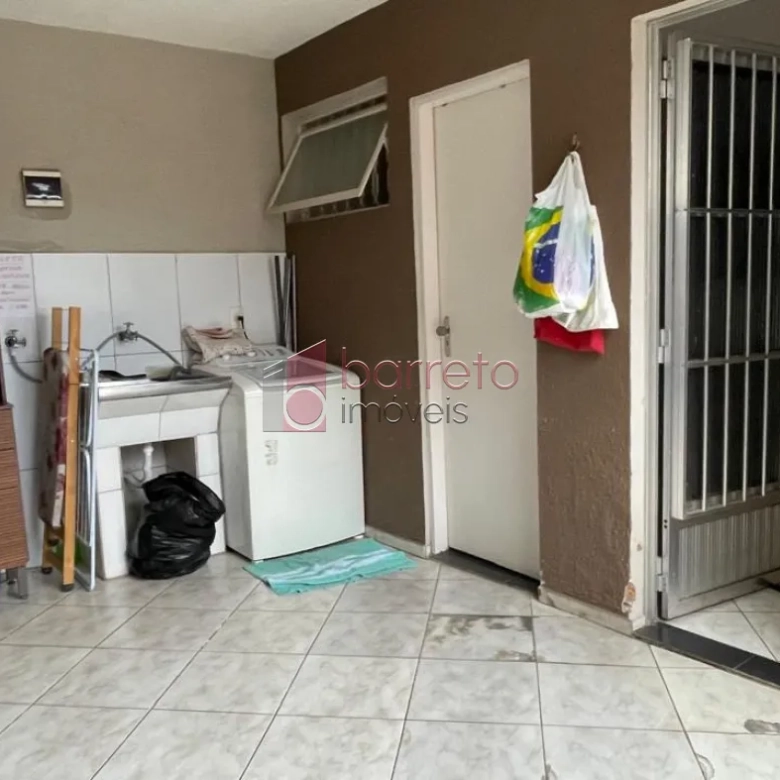 CASA COM EDÍCULA À VENDA NO BAIRRO ANHANGABAÚ EM JUNDIAÍ/SP
