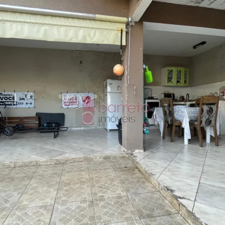 CASA COM EDÍCULA À VENDA NO BAIRRO ANHANGABAÚ EM JUNDIAÍ/SP