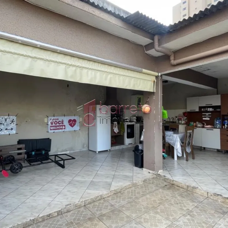 CASA COM EDÍCULA À VENDA NO BAIRRO ANHANGABAÚ EM JUNDIAÍ/SP