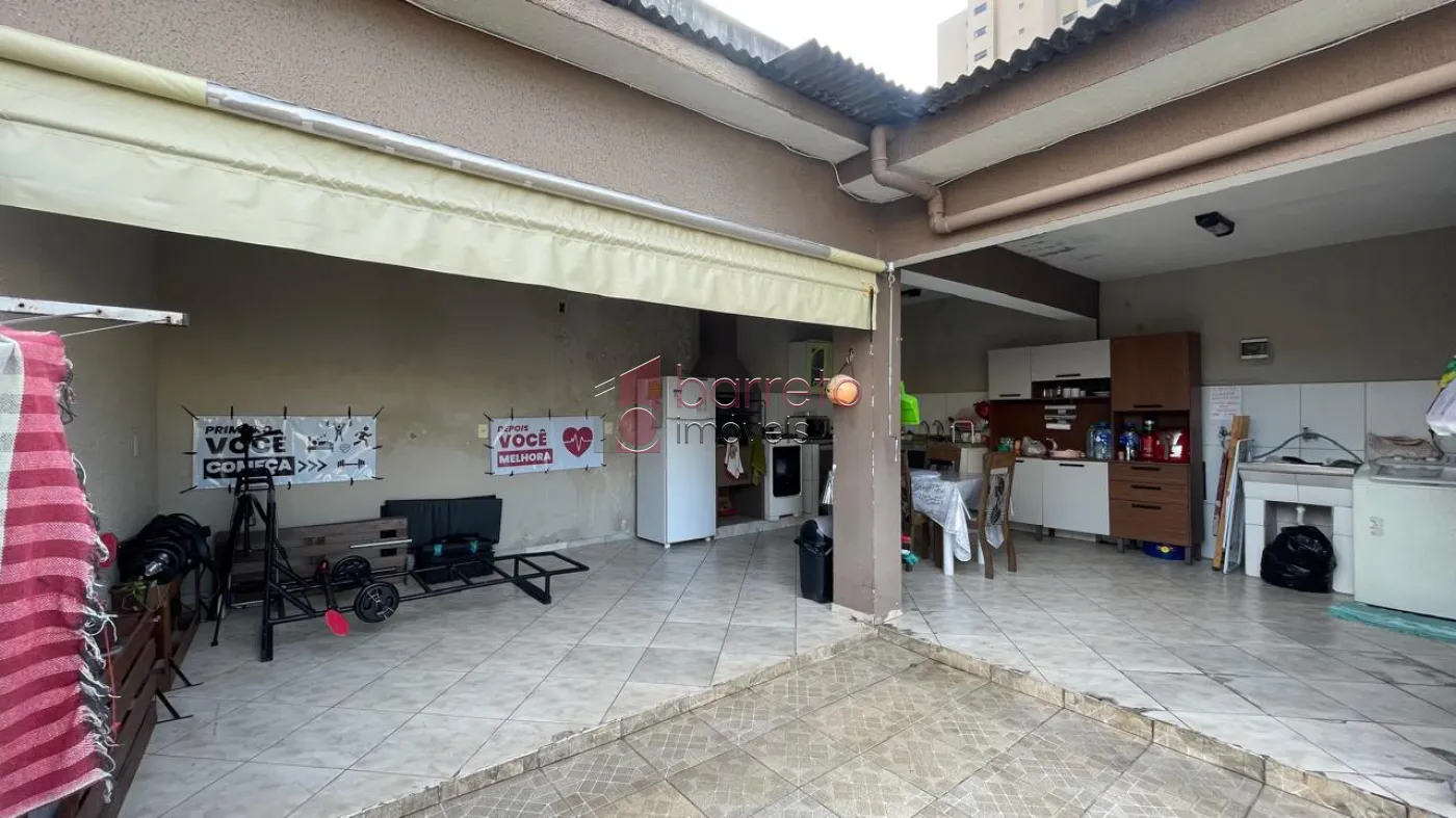CASA COM EDÍCULA À VENDA NO BAIRRO ANHANGABAÚ EM JUNDIAÍ/SP
