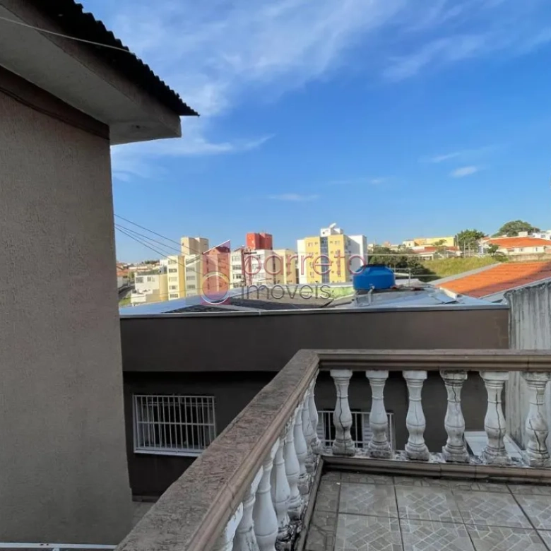 CASA COM EDÍCULA À VENDA NO BAIRRO ANHANGABAÚ EM JUNDIAÍ/SP