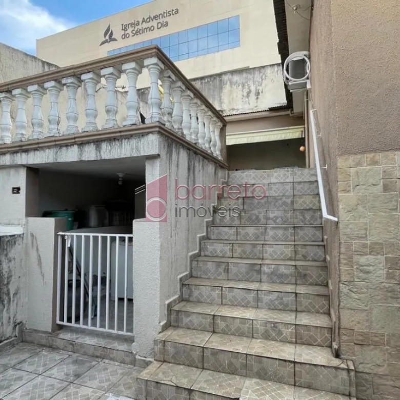 CASA COM EDÍCULA À VENDA NO BAIRRO ANHANGABAÚ EM JUNDIAÍ/SP