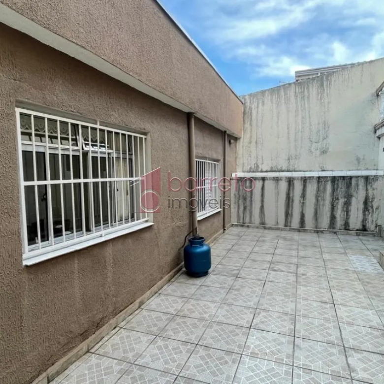 CASA COM EDÍCULA À VENDA NO BAIRRO ANHANGABAÚ EM JUNDIAÍ/SP