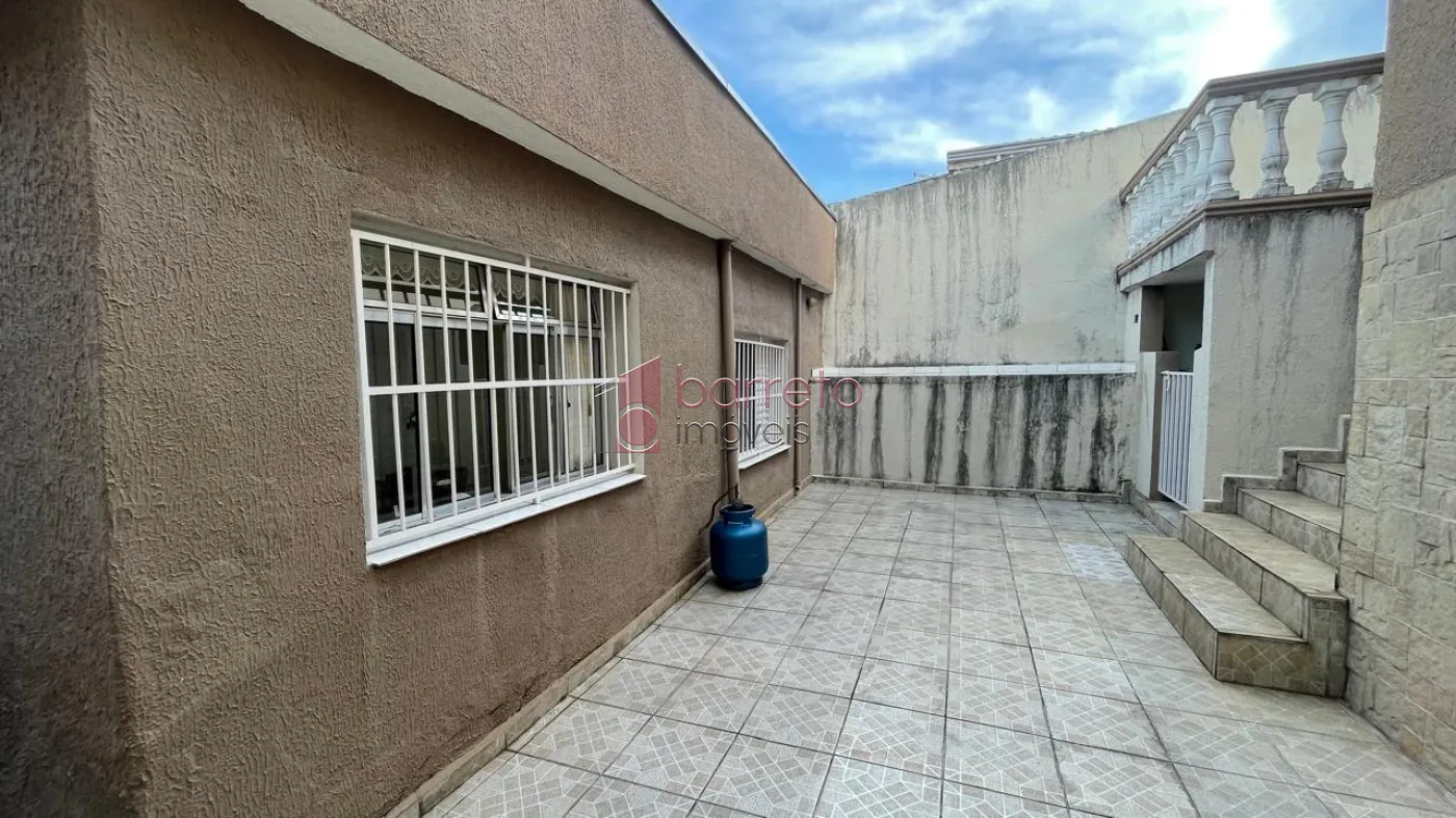 CASA COM EDÍCULA À VENDA NO BAIRRO ANHANGABAÚ EM JUNDIAÍ/SP