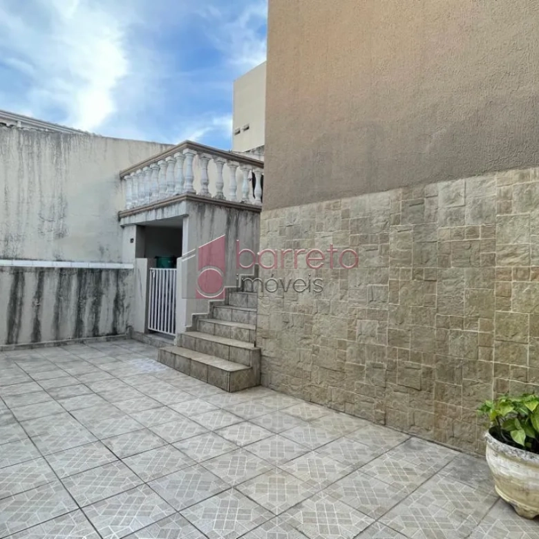 CASA COM EDÍCULA À VENDA NO BAIRRO ANHANGABAÚ EM JUNDIAÍ/SP
