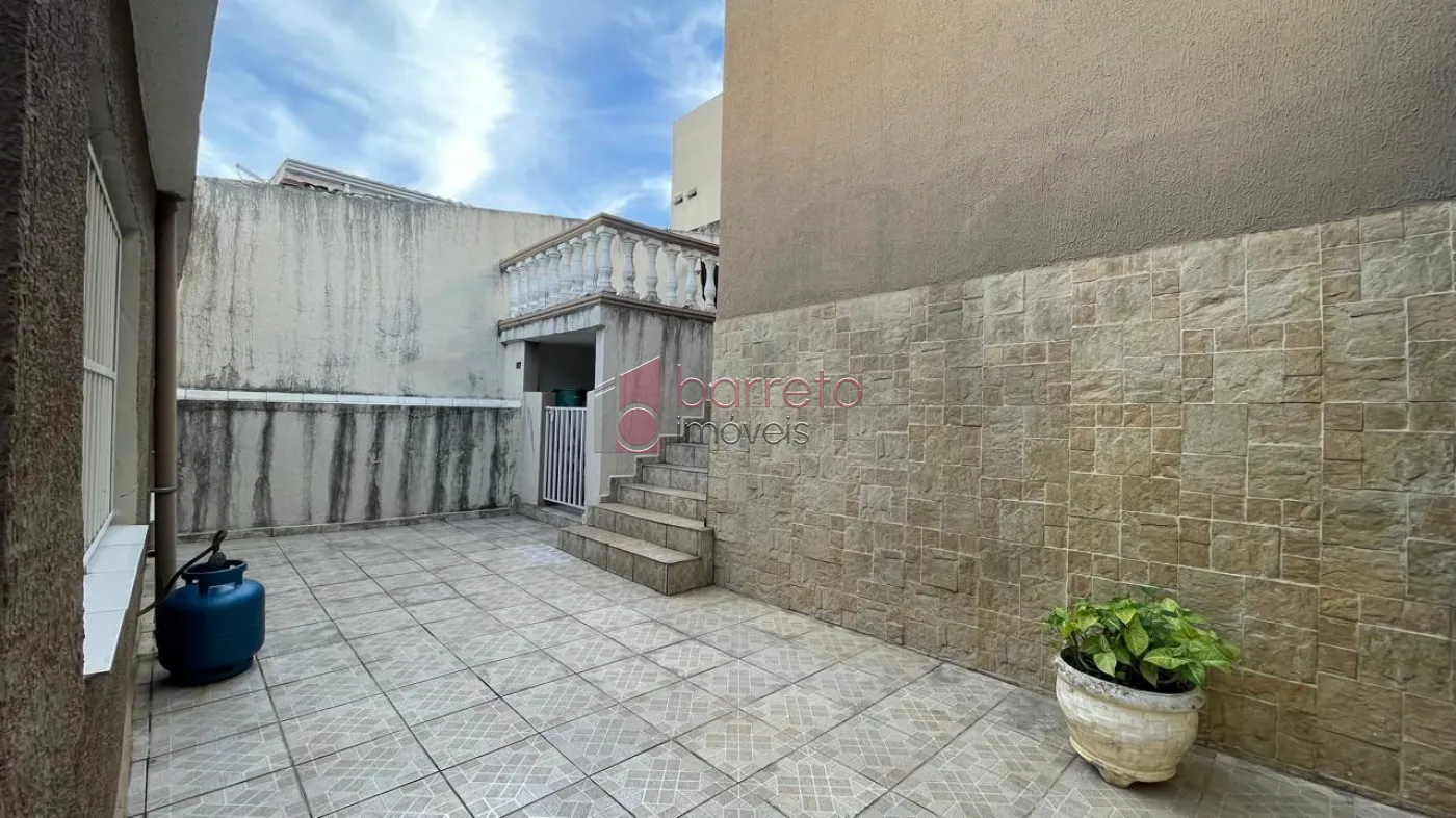 CASA COM EDÍCULA À VENDA NO BAIRRO ANHANGABAÚ EM JUNDIAÍ/SP