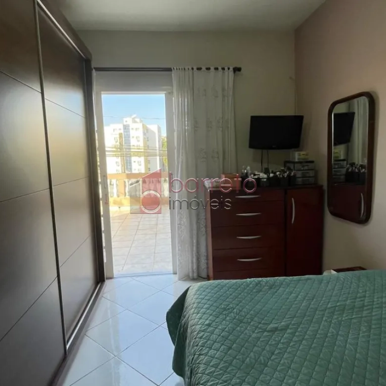 CASA COM EDÍCULA À VENDA NO BAIRRO ANHANGABAÚ EM JUNDIAÍ/SP