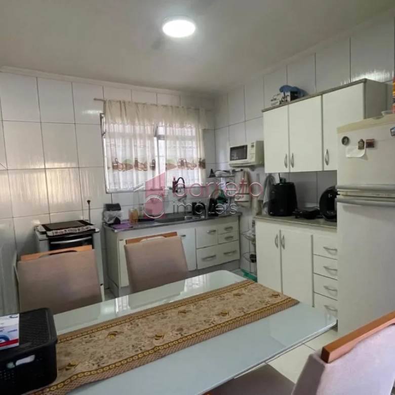 CASA COM EDÍCULA À VENDA NO BAIRRO ANHANGABAÚ EM JUNDIAÍ/SP
